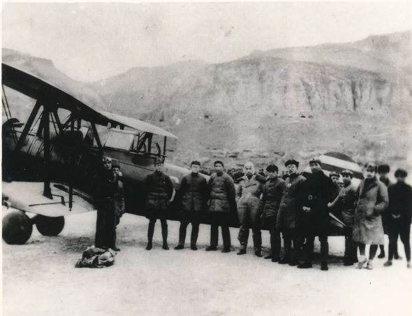 周恩來年輕時非常帥氣，為何他卻從28歲開始，留起了難看的大鬍子