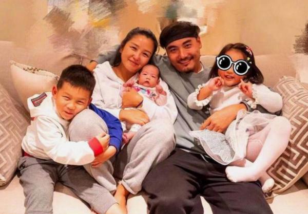 35歲的何潔,走到今天該怪誰呢?成於“超女”敗於“婚姻” 35歲的何潔,走到今天該怪誰呢?成於“超女”敗於“婚姻”