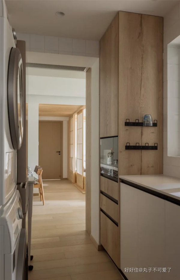 畫風治癒！榻榻米與客廳聯動，傢俱多了，竟然更寬敞了？