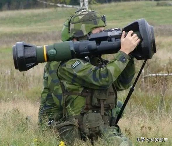 俄千枚導彈一線展開，烏或撐不過3小時，英國向烏交付坦克開罐器