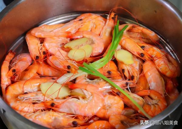 ​煮蝦時,不要只用水煮,多加三個料,蝦肉不腥,吃著Q彈有香氣 ​煮蝦時,不要只用水煮,多加三個料,蝦肉不腥,吃著Q彈有香氣