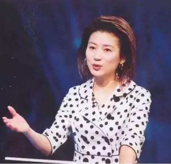 從“央視一姐”到“銷聲匿跡”，53歲的王小丫去哪了？