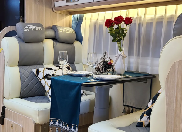 800Ah鋰電+260L淨水箱 高顏值強續航 賽沸爾雙拓展C型房車