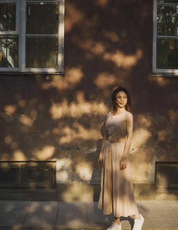 中國歌劇舞劇院首席，美人莞爾。彩排幕後，一張張青春美麗的臉