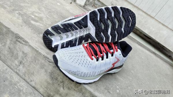 國產跑鞋沒有頂級支撐？361°一大力作，效能堪比亞瑟士Kayano