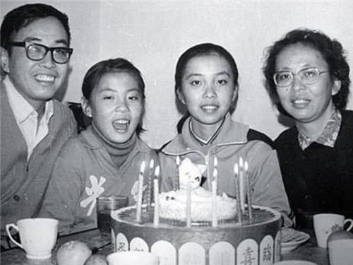 姐姐北大墜崖，妹妹清華被下毒，兇手國外逍遙，父母：死不瞑目