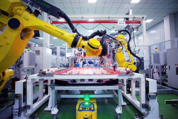 從一座高智慧工廠開始來區分電動汽車