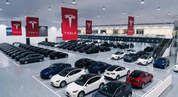 全新一代路虎攬勝官圖曝光；賽那SIENNA將於10月30日正式上市