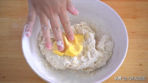 揭秘!奶油卷的家常做法,軟到不知所措,快要捏不住 揭秘!奶油卷的家常做法,軟到不知所措,快要捏不住