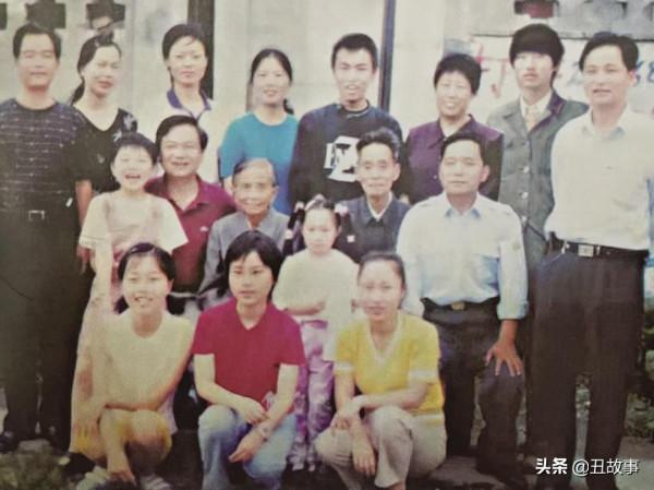 2歲命懸一線，父親將我從鬼門關拉了回來。父親坎坷而傳奇的一生