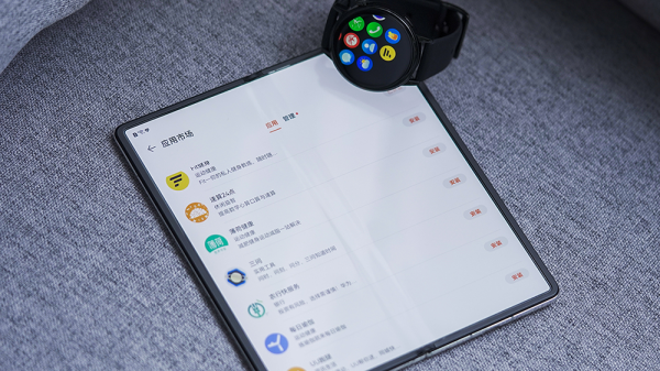 現在的「大號手環」也能裝 app？