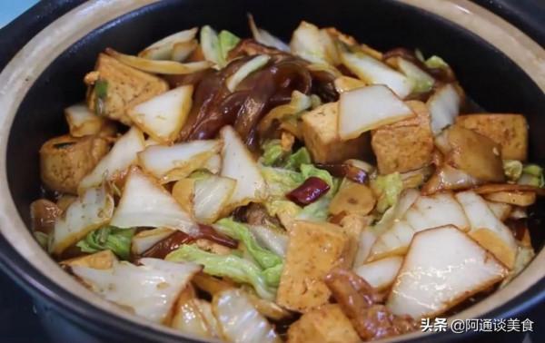 天氣轉冷了,教你一道白菜燉粉條的地道做法,好吃入味家人都愛吃 天氣轉冷了,教你一道白菜燉粉條的地道做法,好吃入味家人都愛吃