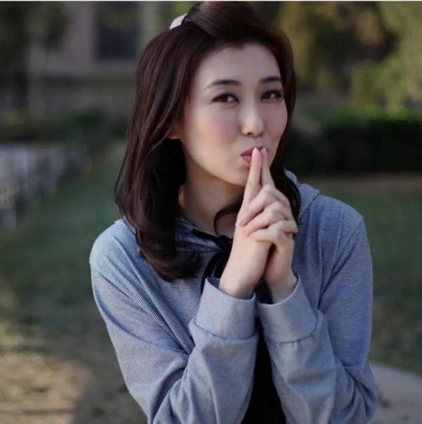 央視主持人李紅寫真集 央視主持人李紅寫真集