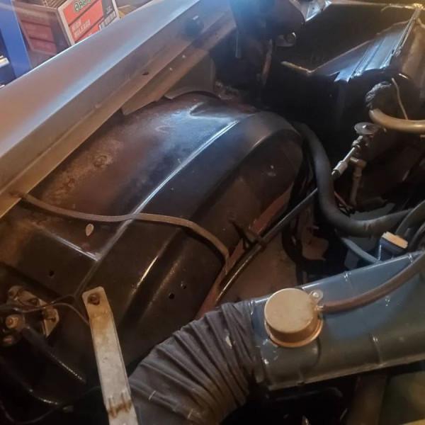 買了新車，不開就是玩！1976 年福特雷鳥僅行駛3&comma;200英里