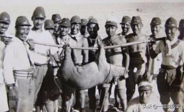真實的“日本鬼子進村”是這樣的，別再被“抗戰神劇”給欺騙了