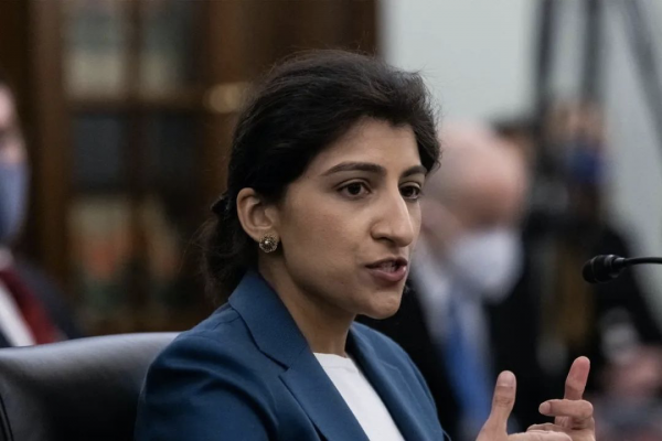 可汗之怒:史上最年輕主席開戰 Facebook 可汗之怒:史上最年輕主席開戰 Facebook