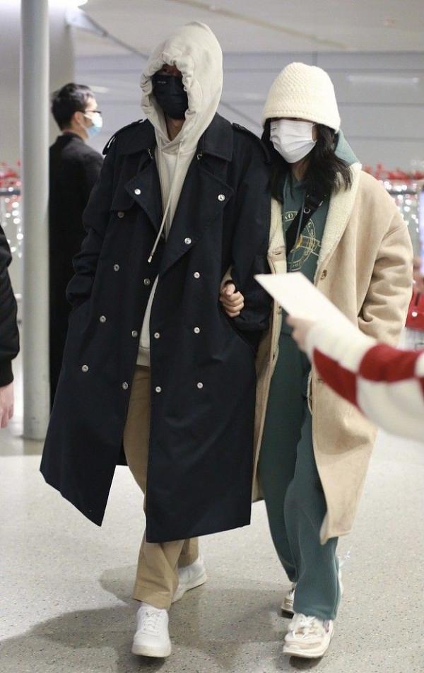 謝娜張傑風波後首現身！久違露面變低調，穿大衣走機場不再露臉