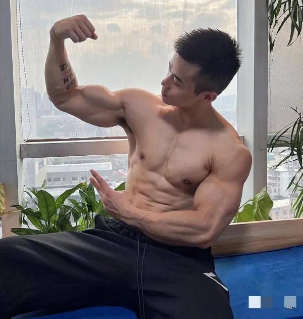 181cm高顏值教練,這畫面太優啦.... 181cm高顏值教練,這畫面太優啦....