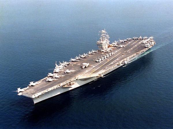 駕駛員嗑藥,艦載機一頭砸落甲板,10多名官兵在火光中陪葬 駕駛員嗑藥,艦載機一頭砸落甲板,10多名官兵在火光中陪葬