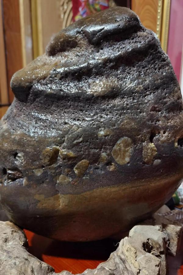 大雨過後好石現，尋得精品慰心神