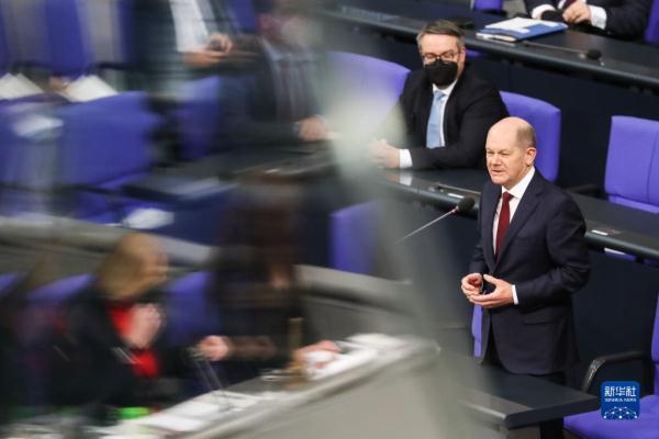 德國總理朔爾茨首次在聯邦議會接受例行問詢