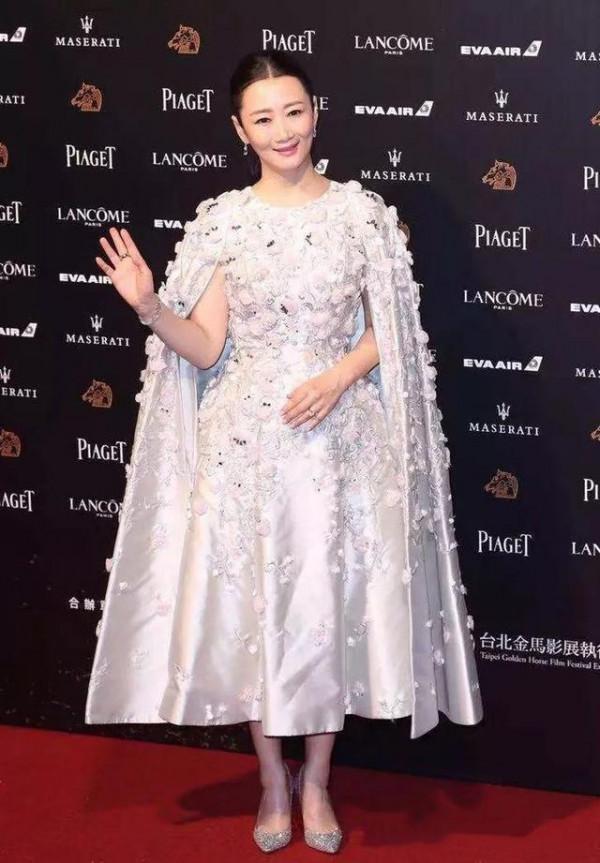 明星造型“尷尬史”:有人像荷包蛋,有人醜似女巫,有人老10歲 明星造型“尷尬史”:有人像荷包蛋,有人醜似女巫,有人老10歲