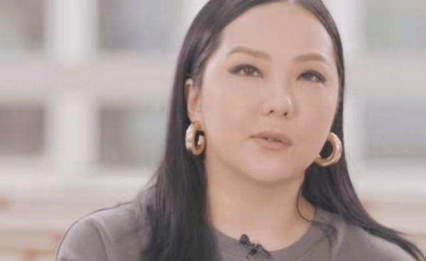 曾因妹妹涉毒而連累事業，歌手衛蘭再提當年一事，直認有埋怨對方