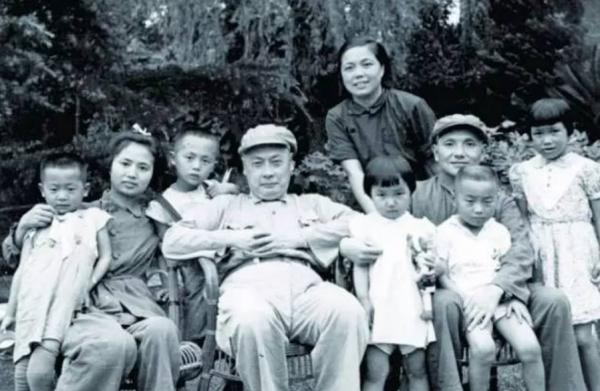 國民黨懸賞陳毅人頭，獎金從五萬降到二百，陳毅大怒質問對方軍官