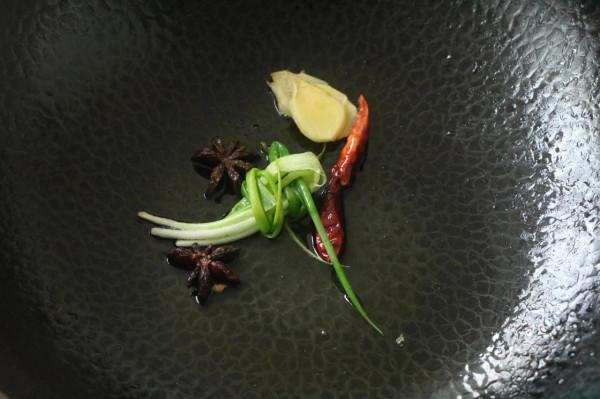 家庭版本的滷棒骨,每次滷一大鍋瞬間被搶光,解饞更過癮!香 家庭版本的滷棒骨,每次滷一大鍋瞬間被搶光,解饞更過癮!香