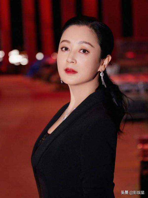 北影節紅毯：佟麗婭豔壓群芳，Baby仙女範，這幾位明星不幸翻車