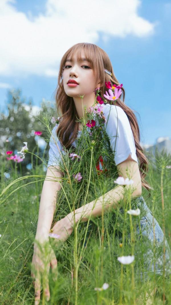 程瀟 1998年出生於廣東省，中國內地流行樂女歌手、演員