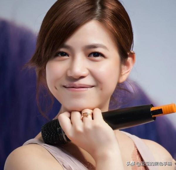 什麼叫笑靨如花?看看這10位酒窩女星,告訴你啥叫酒窩無酒卻醉人 什麼叫笑靨如花?看看這10位酒窩女星,告訴你啥叫酒窩無酒卻醉人