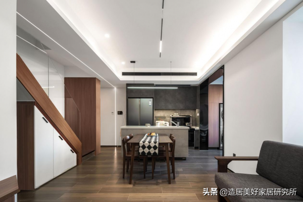 開放洄游動線串聯起的90㎡複式三居,讓光灑滿各個角落 開放洄游動線串聯起的90㎡複式三居,讓光灑滿各個角落