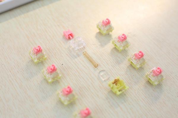 擠爆牙膏，一步到位 HELLO GANSS HS98T無線三模鍵盤