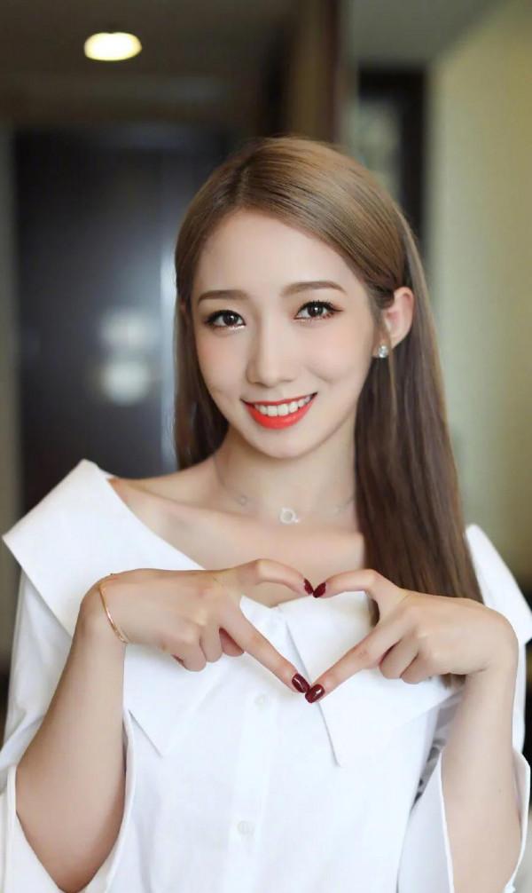 火箭少女解散了，與王一博傳戀情的李子璇，真的被資本偷換人生嗎