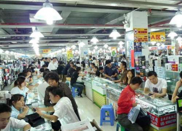 “山寨機鼻祖”陳金陵:負債千萬、妻子跑路,如今成瘋癲流浪漢 “山寨機鼻祖”陳金陵:負債千萬、妻子跑路,如今成瘋癲流浪漢