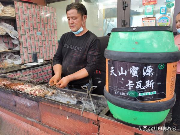 漢EV自駕新疆昭蘇縣，美食廣場排隊一小時終於吃上網紅燒烤