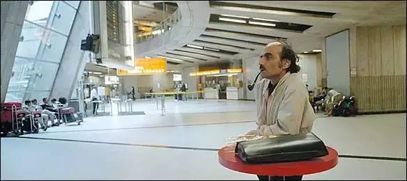 一名伊朗小夥因丟失護照,在機場滯留18年,最後卻意外成了大富豪 一名伊朗小夥因丟失護照,在機場滯留18年,最後卻意外成了大富豪