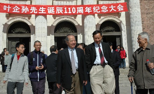 他是鄧稼先、楊振寧的老師，教出9位2彈1星專家，晚年卻淪為乞丐