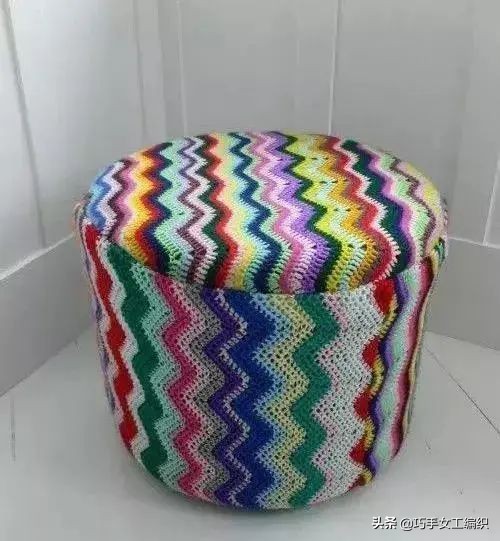 家裡的舊毛線，拿來鉤幾個圓形凳子，簡單好學，全家人都會喜歡