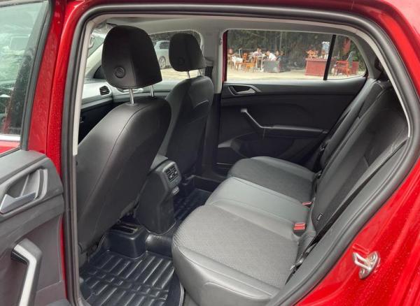 實拍大眾探影30週年紀念版，紅色外觀適合年輕人，配1.5L自吸+6AT