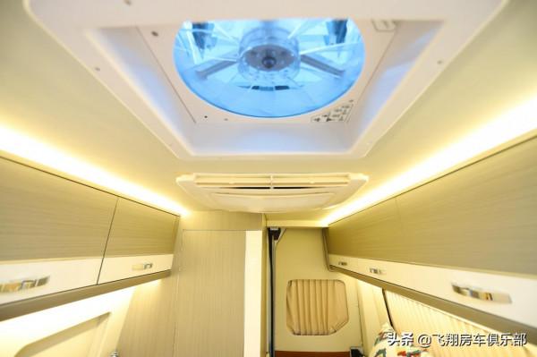 經濟實用油耗低,2.0T自動擋,福特新全順B型,新手入門級房車 經濟實用油耗低,2.0T自動擋,福特新全順B型,新手入門級房車