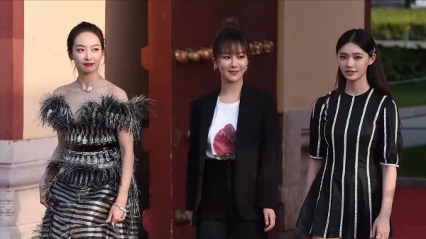 女明星同框後，誰的顏值高顯而易見，美是真服劉亦菲