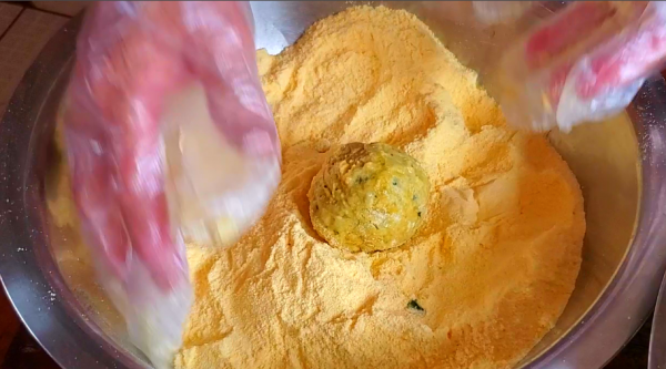 玉米麵菜糰子好吃有訣竅,這樣做不燙麵不和麵,薄皮大餡,真好吃 玉米麵菜糰子好吃有訣竅,這樣做不燙麵不和麵,薄皮大餡,真好吃