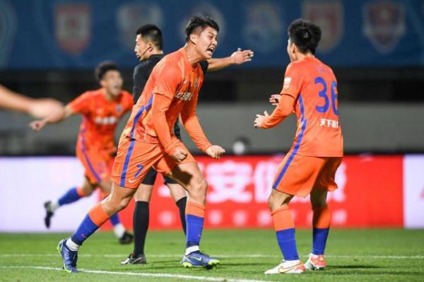 泰山人人都想親自加上冕冠 傷員盼復出郝偉在斟酌