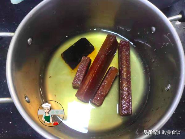 夏天，這蒸糕常做給家人吃，一拌一蒸，爽滑筋道香甜，營養不上火