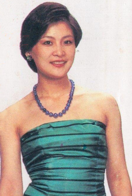 範琳琳:28歲嫁恩師,對母親有虧欠,兩枚軍功章陪伴去世父母 範琳琳:28歲嫁恩師,對母親有虧欠,兩枚軍功章陪伴去世父母