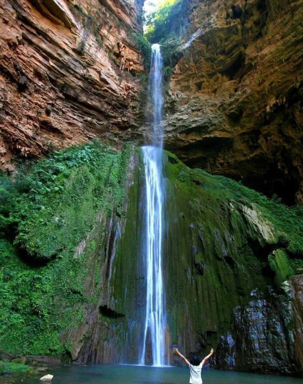 天然瀑布——石柱溝