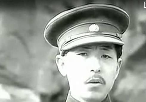 白天是“漢奸”，向日軍討賞，夜晚宰殺500日軍，一人不留