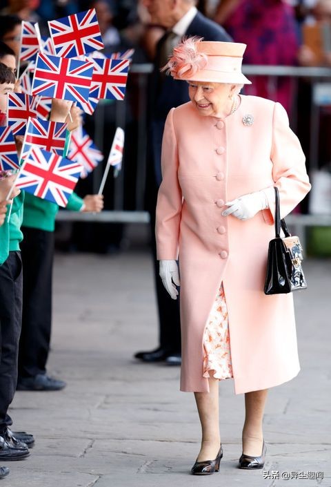 39張英國王室成員穿著單色服裝的照片